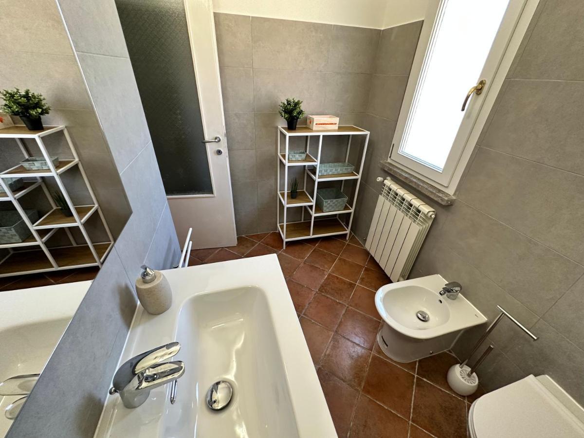 Relax Clementina Apartment Fiumicino Bagian luar foto