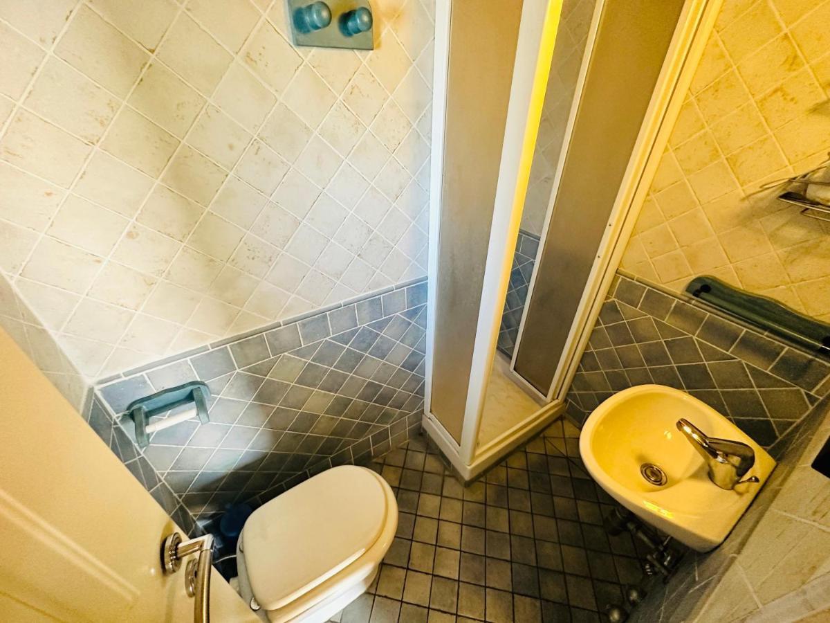 Relax Clementina Apartment Fiumicino Bagian luar foto