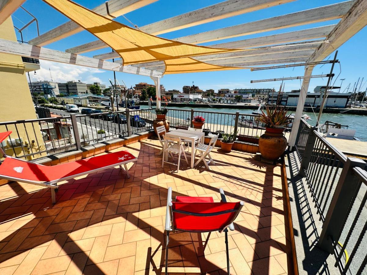 Relax Clementina Apartment Fiumicino Bagian luar foto
