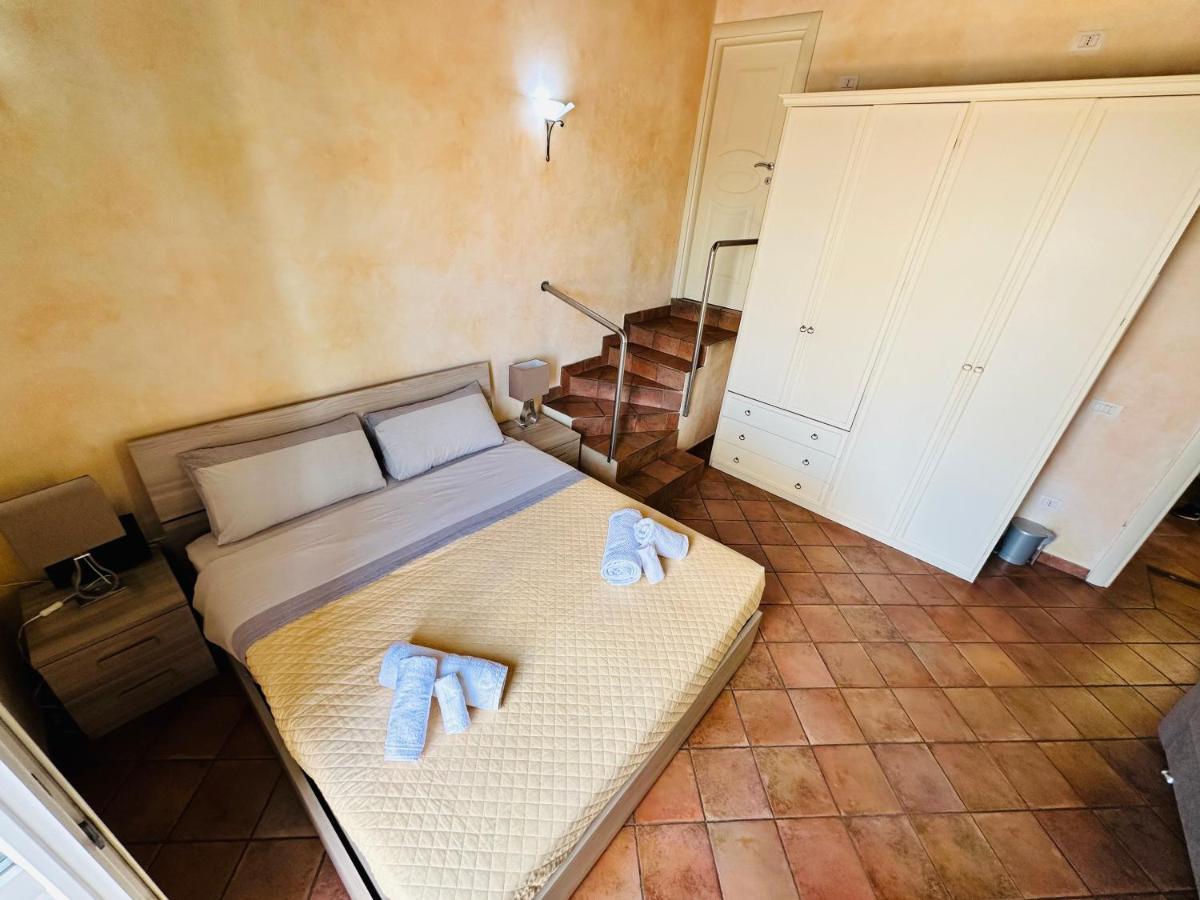Relax Clementina Apartment Fiumicino Bagian luar foto